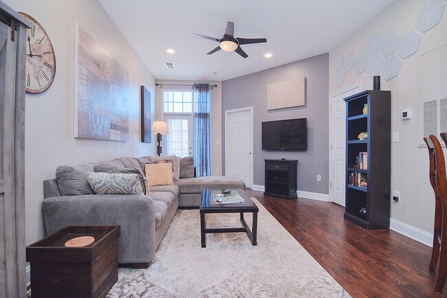 Living Area - 300 E John St Unit FURNISHED ALL INCLUSIVE