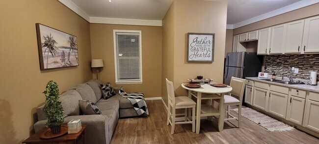 914 York St Unit B