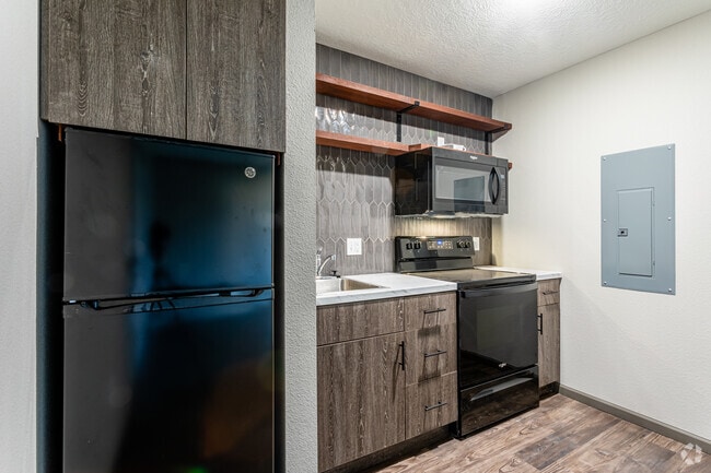 Studio, 1BA - 334 SF
