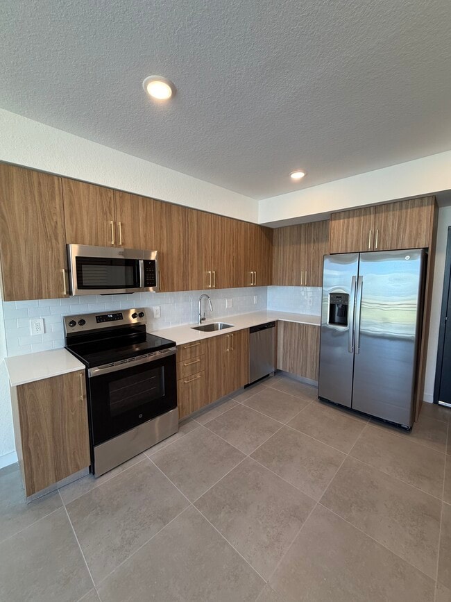 Building Photo - 2128 Taylor St Unit A3