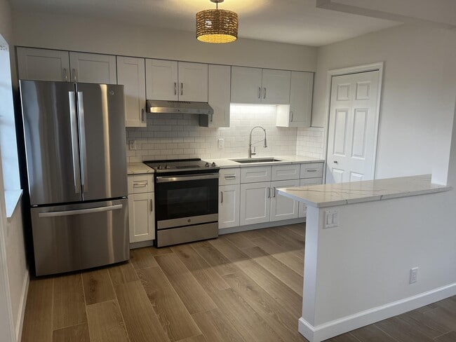 Building Photo - 609 NE 6th Ct Unit B