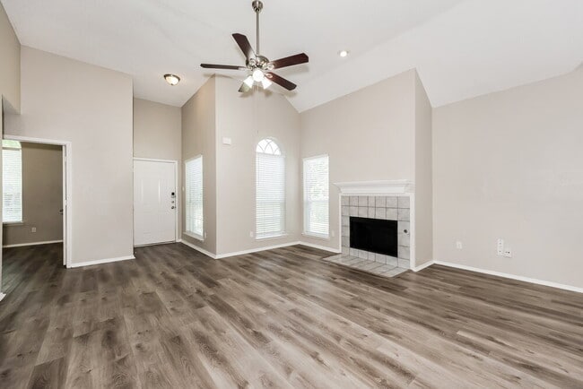 Photo - 2124 Creek Royal Dr