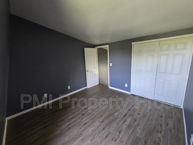 8842 N 95th St Unit j