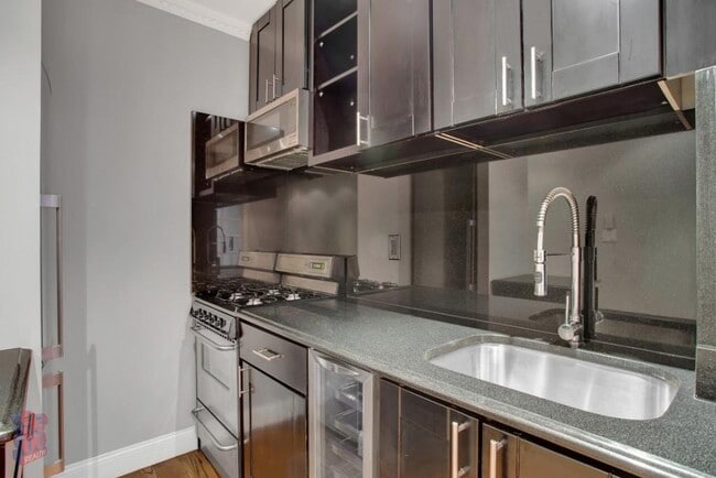 Photo - 438 W 52nd St Unit 6C