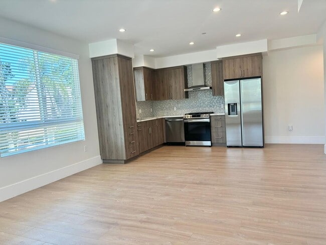 Building Photo - Riverside 4 Lease Unit 1 Bedroom Rental