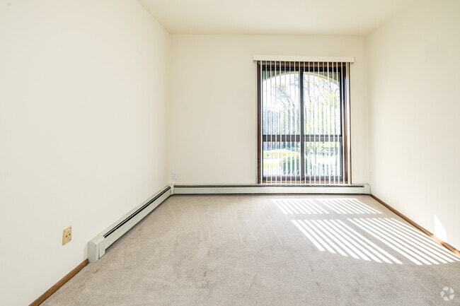 2BR, 2BA - 1,117SF - Bedroom