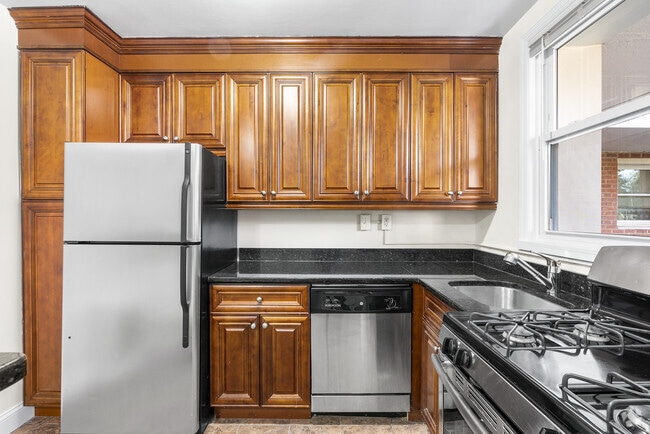 Kitchen - 1BR, 1BA - 770 SF