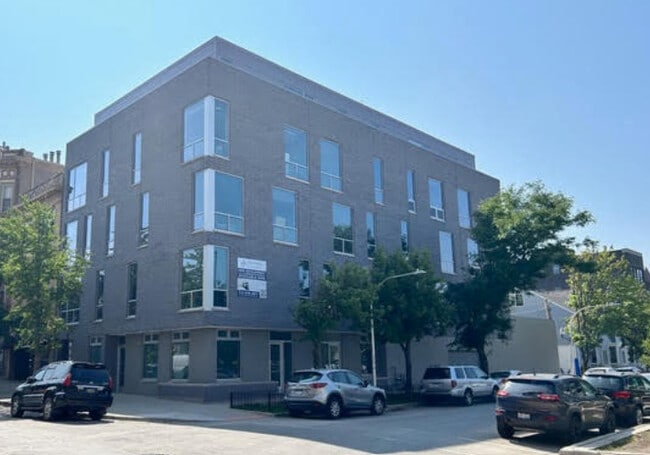 Building Photo - 913 W School St Unit 502