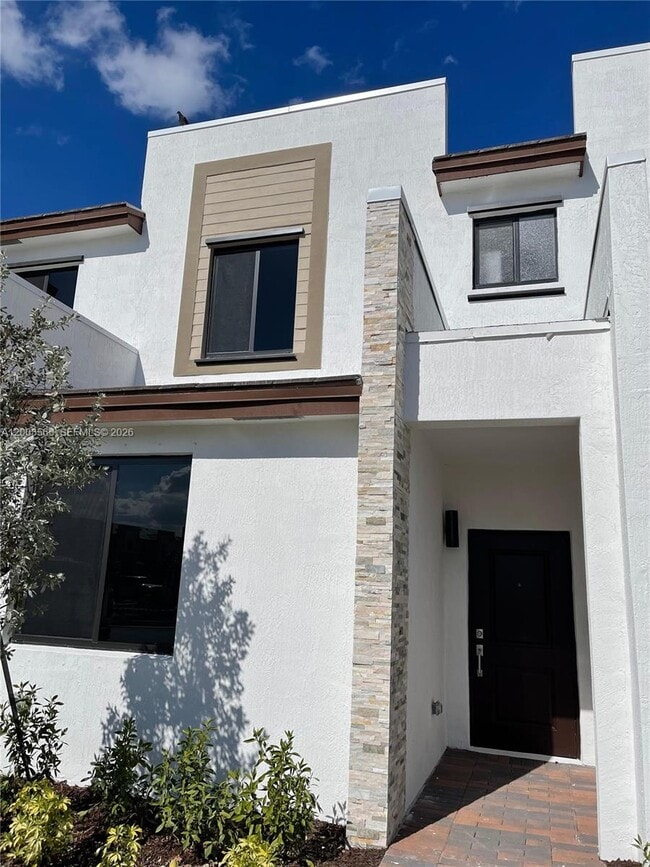 Photo - 813 NE 211th St