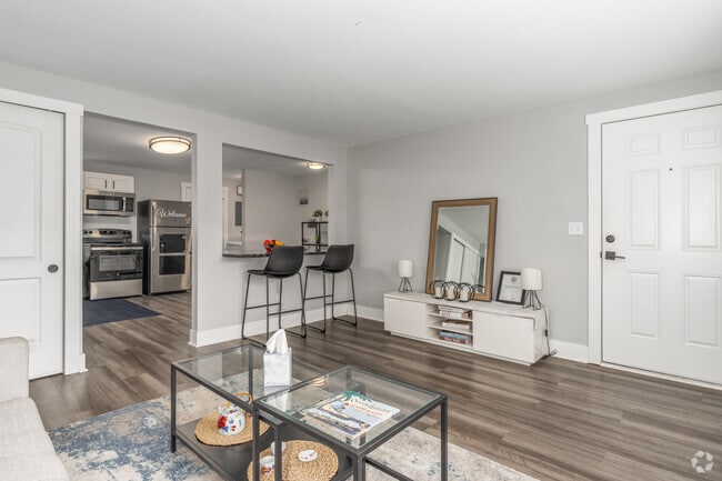 2BR, 1BA - 850SF - Living Room - Gahanna Commons