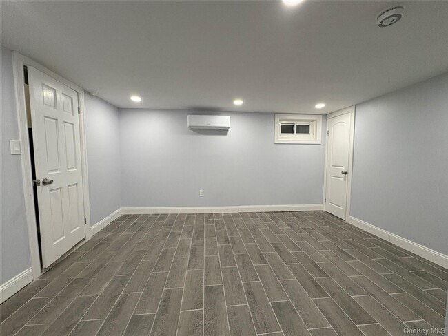 Photo - 107-15 223rd St