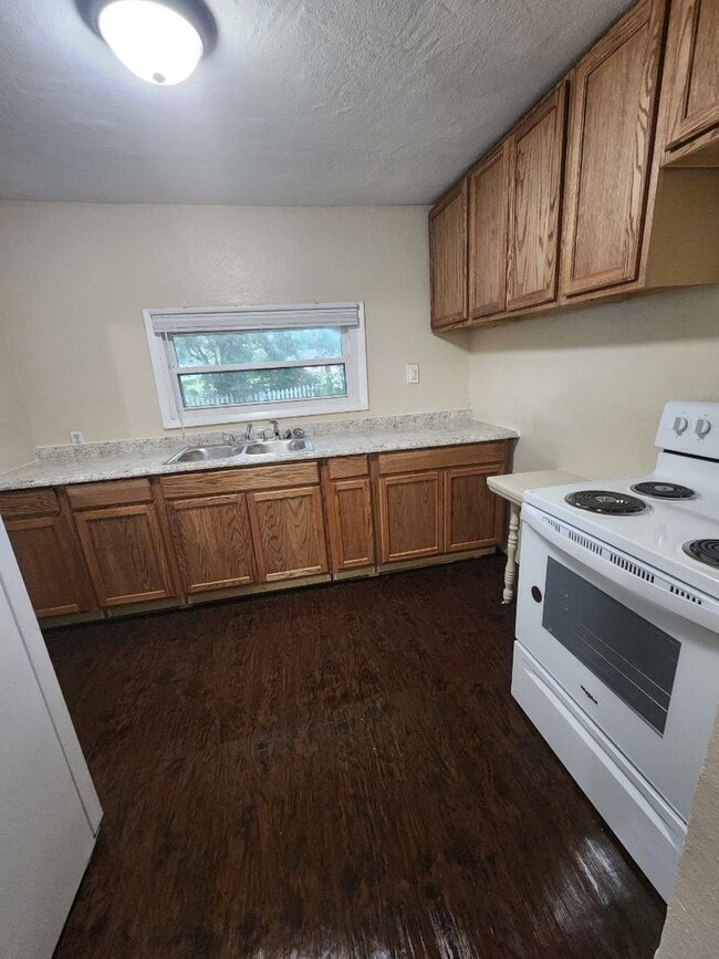 Photo - Three Bedroom One Bathroom Home For Rent !!