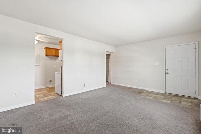 Building Photo - 300 E Furman Dr