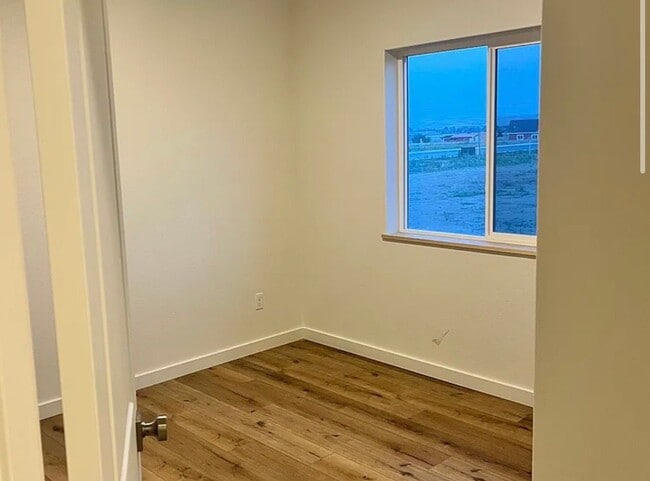 1404 Windsor Dr Unit B
