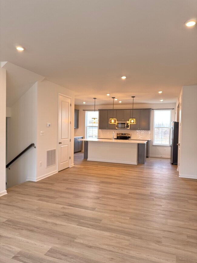 Photo - 208 Douglas Wy