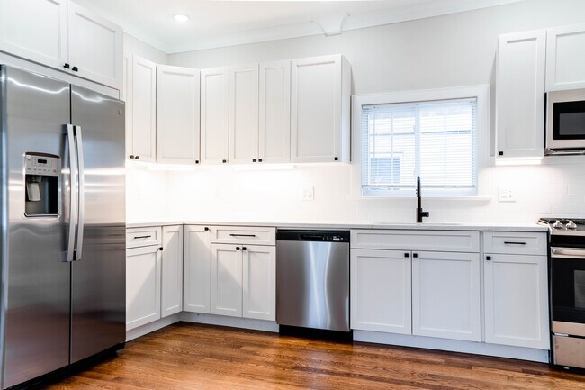 Photo - 11 Falkland St Unit 2