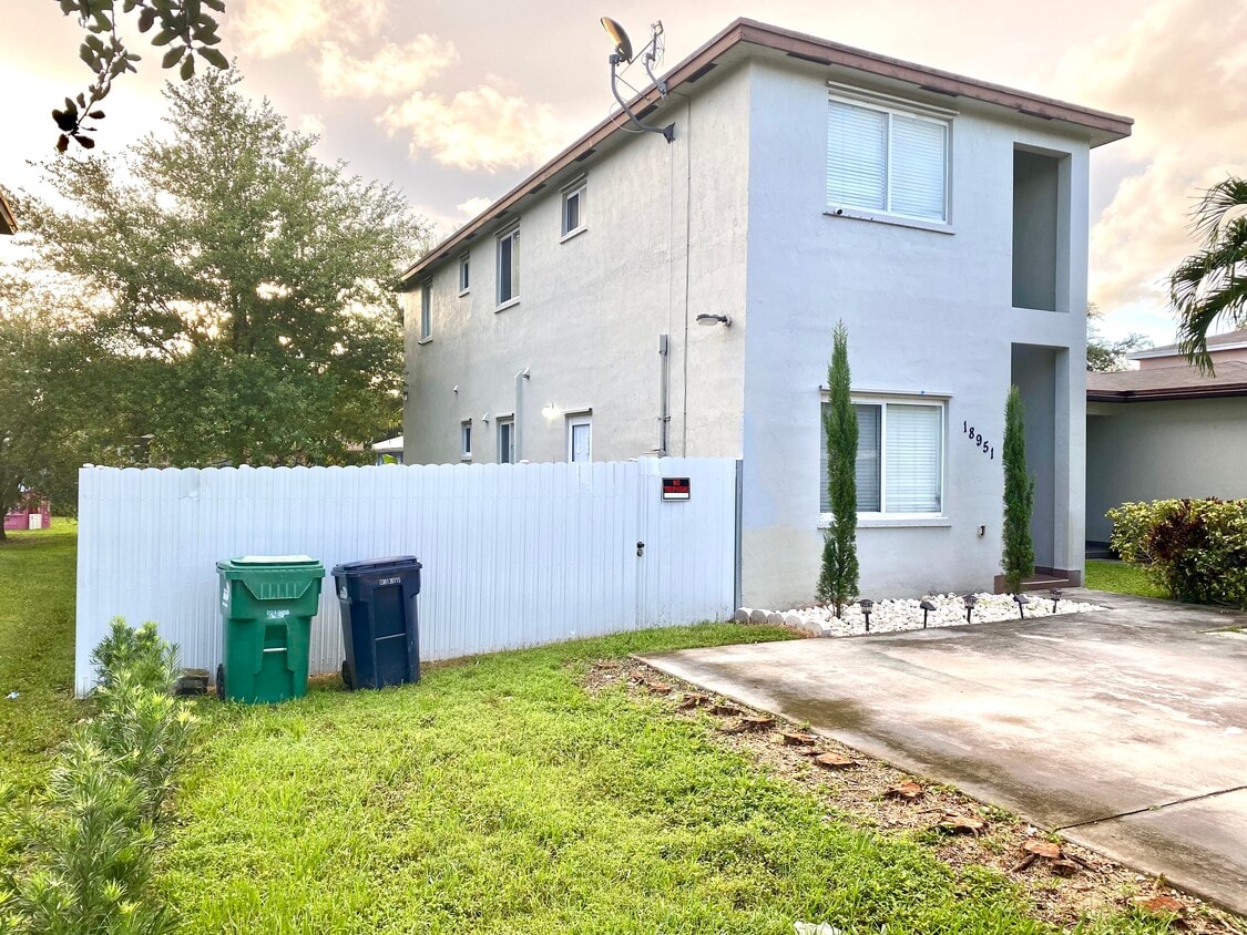 Photo - 18951 SW 113th Plz (Miami, FL)