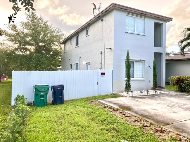 Building Photo - 18951 SW 113th Plz Rental