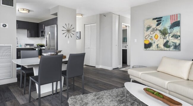 Photo - 899 N State St