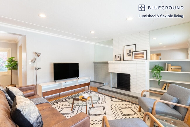 Photo - 1058 Lovoi Way