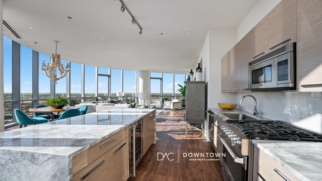 Building Photo - 25 S Halsted St Unit 101 Rental