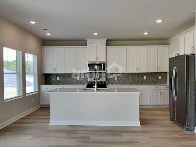 Photo - 303 Granby Trl