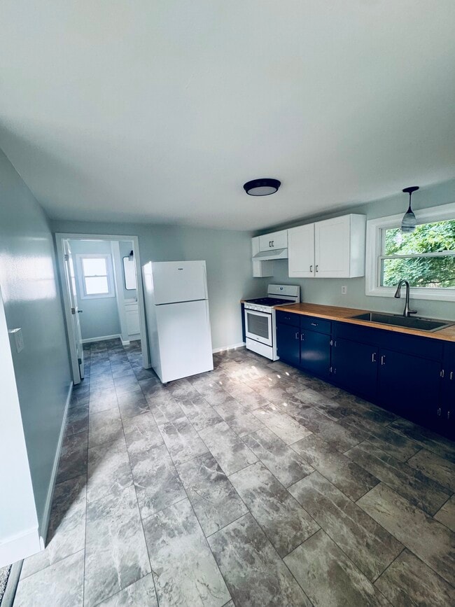 Photo - 514 E 9th St