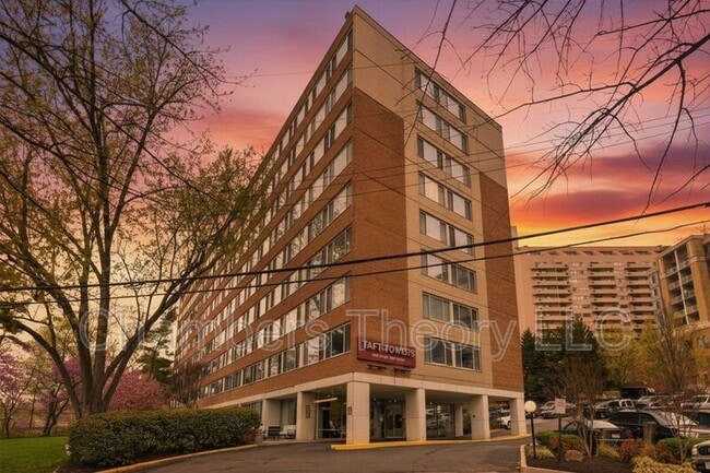 Building Photo - 1210 N Taft St Unit #709