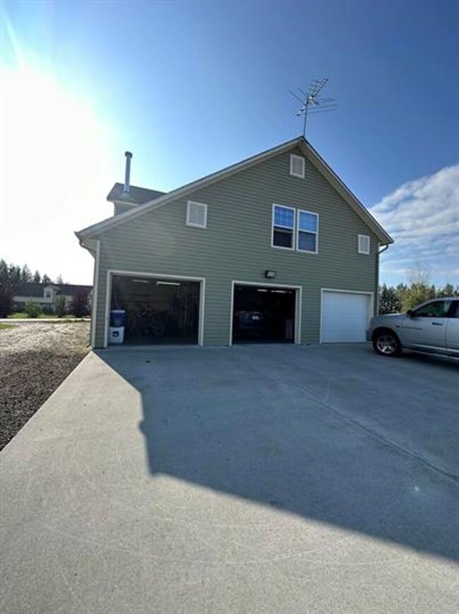 Photo - 504 W 6th Ave