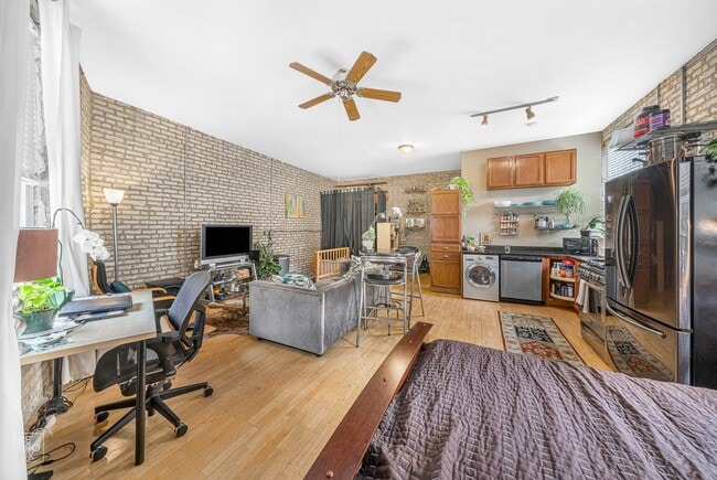 Building Photo - 2946 N Lincoln Ave Unit CH