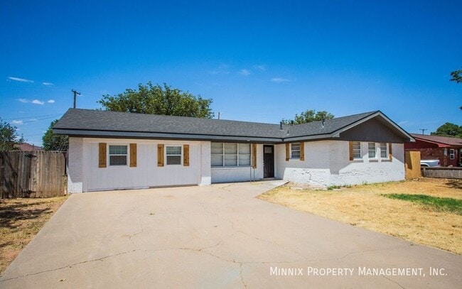 Photo - 924 Adrian St