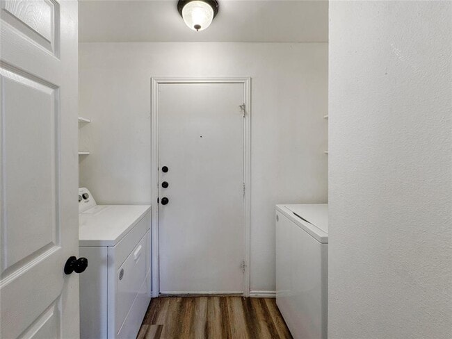 Photo - 1901 Holly Springs Dr