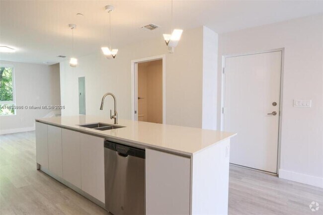 Building Photo - 2 bedroom in Aventura FL 33180 Rental