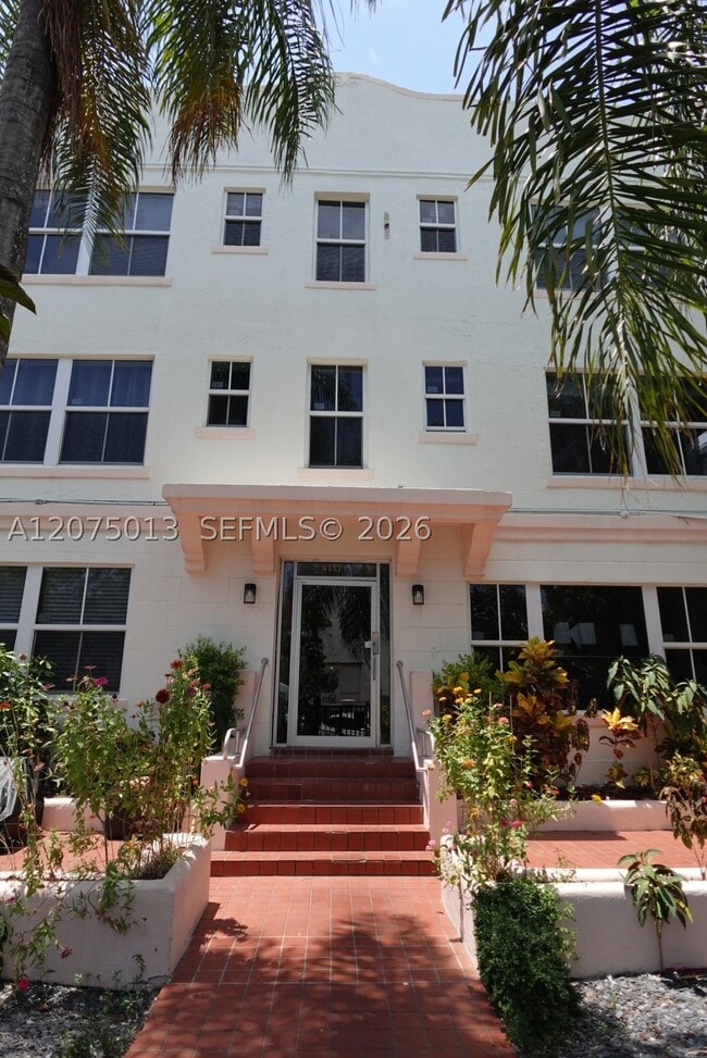 Photo - 1320 Drexel Ave Unit 200