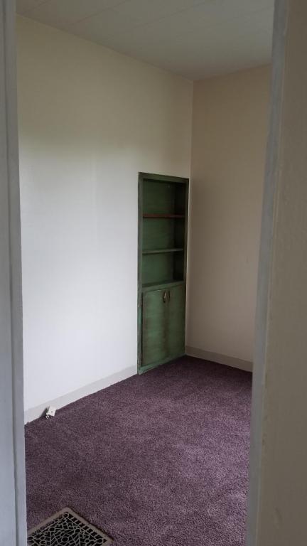 Photo - 327 E Robert St