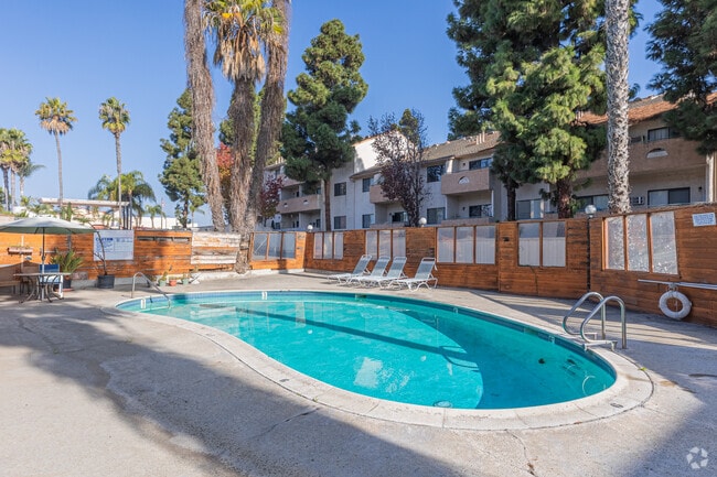 Piscina - Centre Towers Apartments