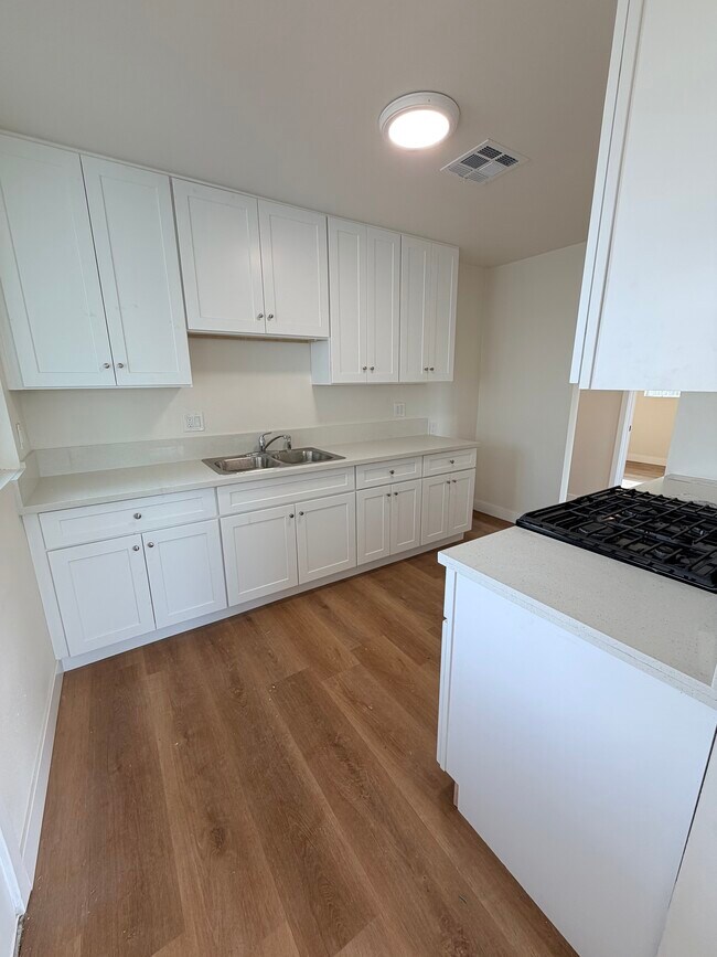 Photo - 7767 Colwyn Ave