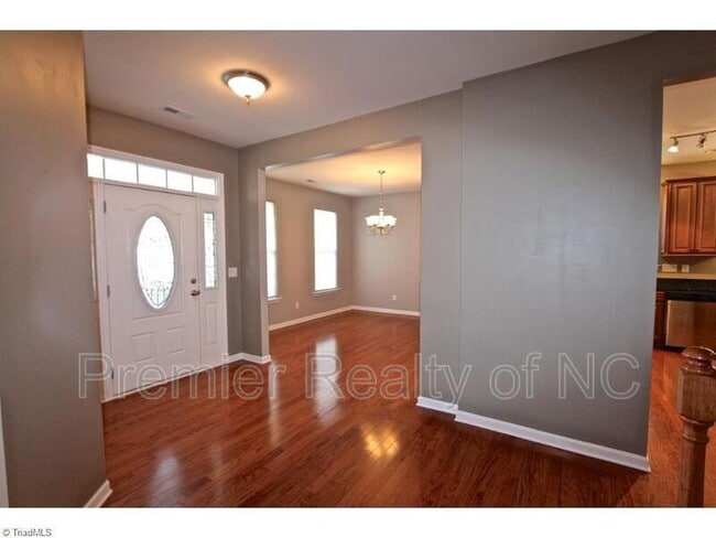 Photo - 185 Parkview Ln