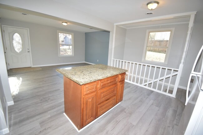 Photo - 4 Bedroom Home For Rent Over The River!