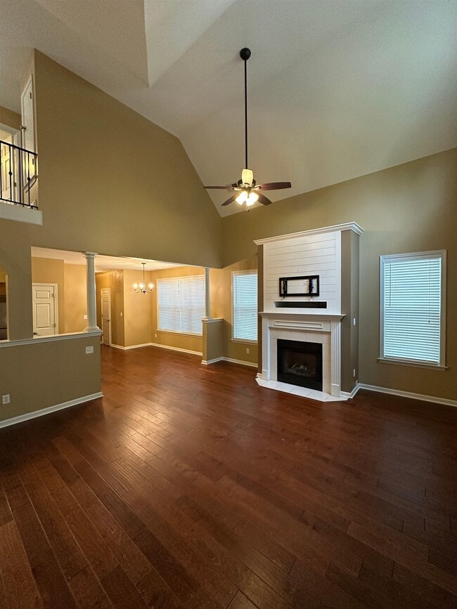 Photo - 1354 Island Pl E