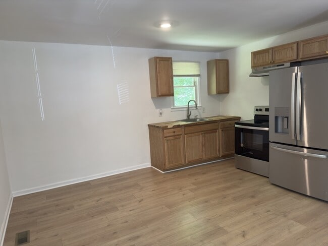 Photo - 610 Demoss St