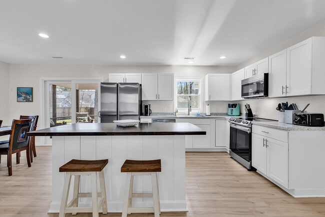 Photo - 2405 Bert Dr