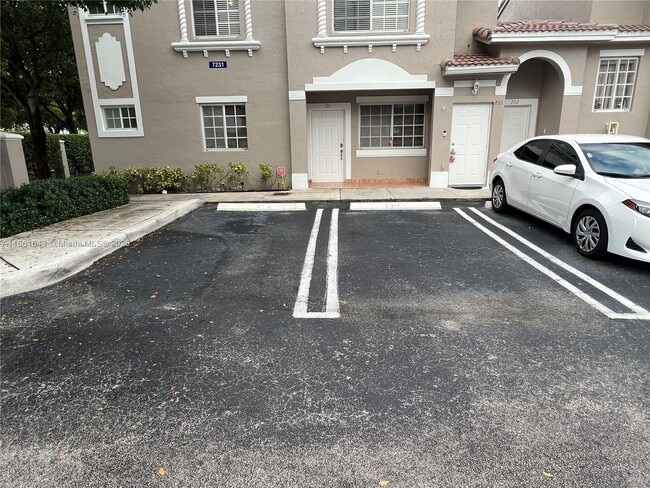 Photo - 7231 NW 174th Terrace Unidad 101