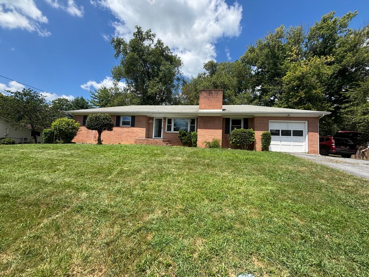 Photo - 142 Tammy Ln