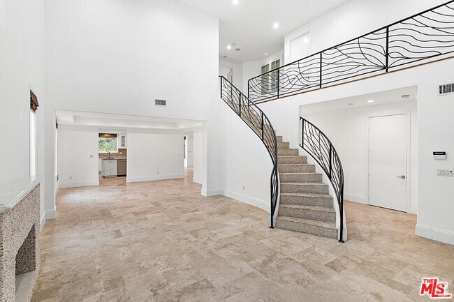 Building Photo - 4510 Tyrone Ave Rental