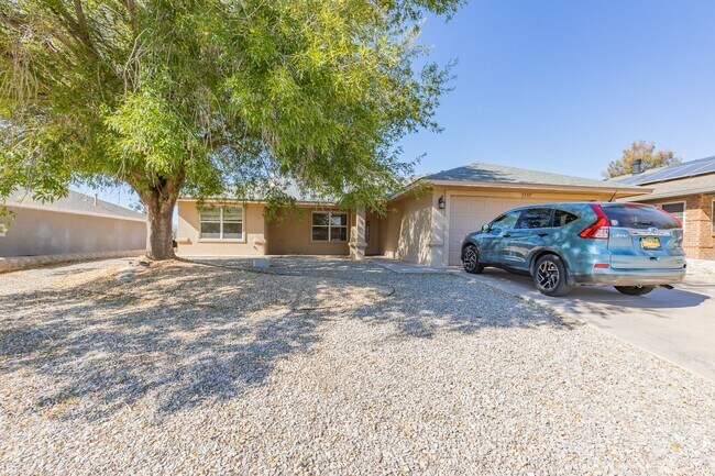 Beautiful Home W/Solar Panels - Beautiful Home W/Solar Panels
