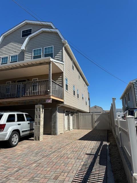 Photo - 884 Beach St