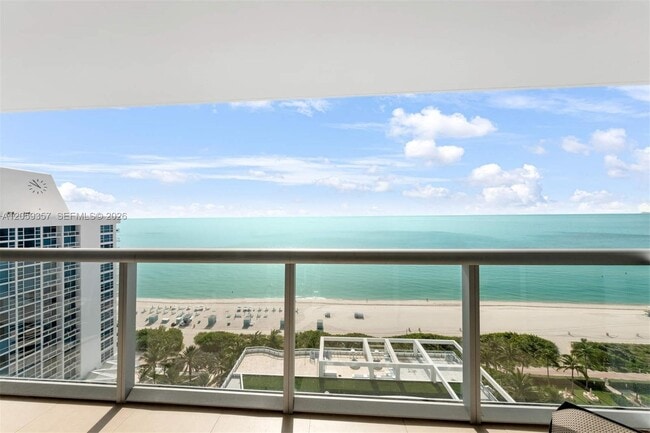 Building Photo - 6799 Collins Ave Unit 1603