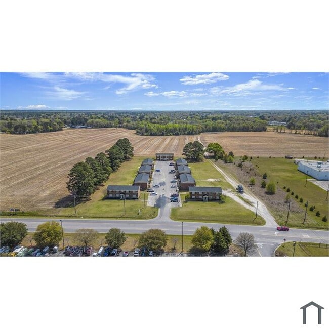 Building Photo - 806 Enterprise Rd