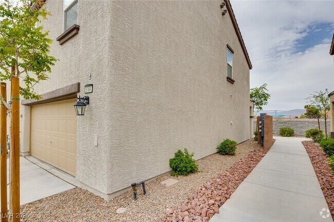 Building Photo - 5164 Steep Cliffs Ave Rental